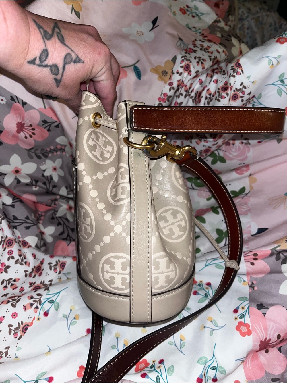 Tory Burch Cream Longan T monogram Bucket Bag - Picture 8 of 14